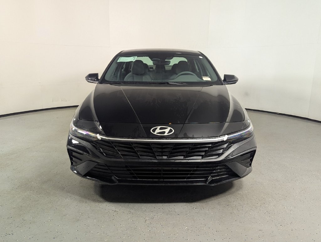 New 2026 Hyundai Elantra SE FWD image 2
