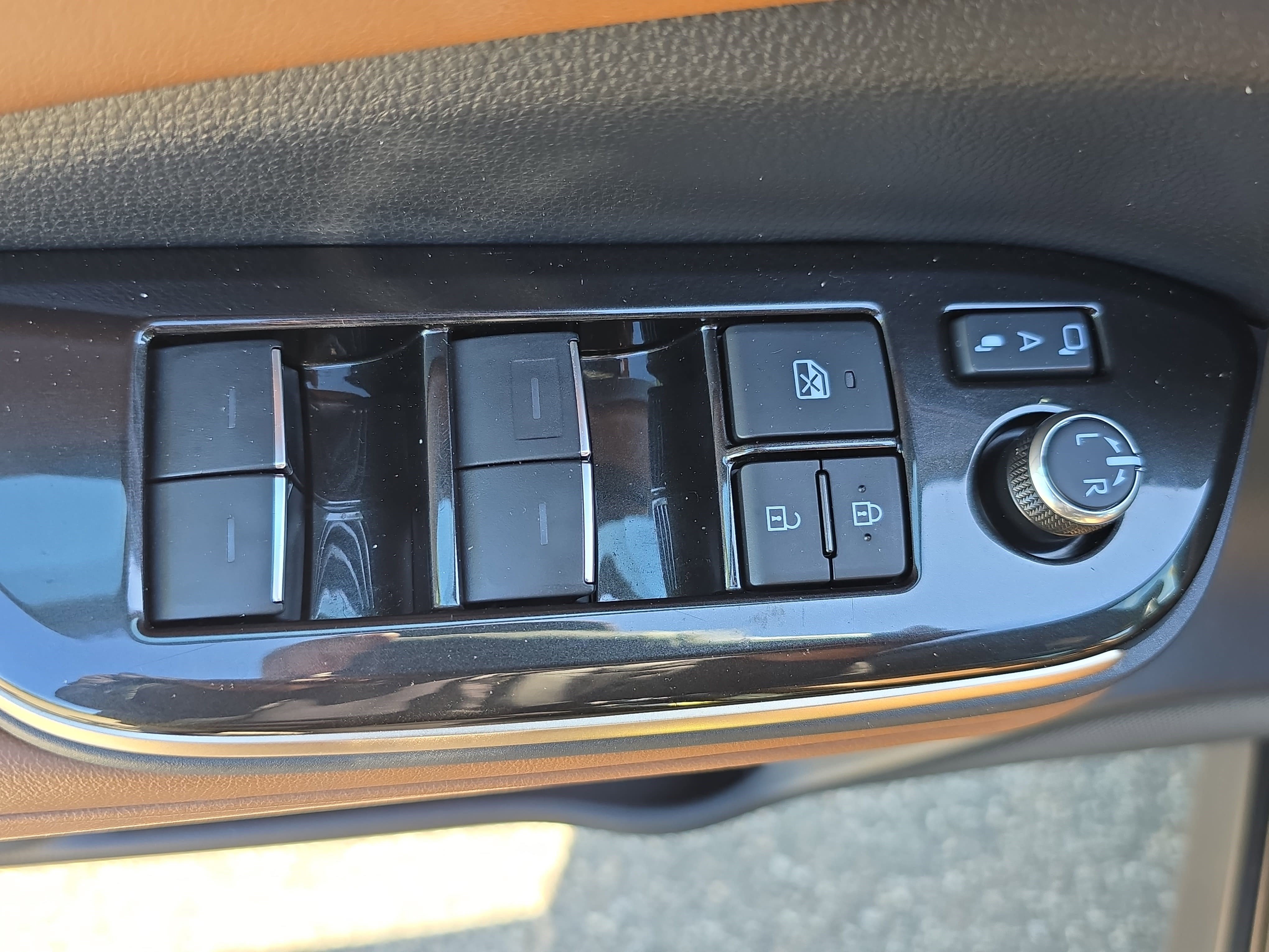 Used 2025 Toyota Crown Signia w/ Advanced Technology Package AWD/4WD image 29