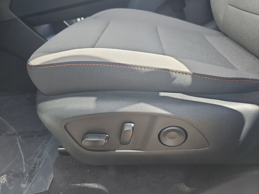 New 2026 Chevrolet Traverse LT w/ Sun and Wheel Package FWD image 31