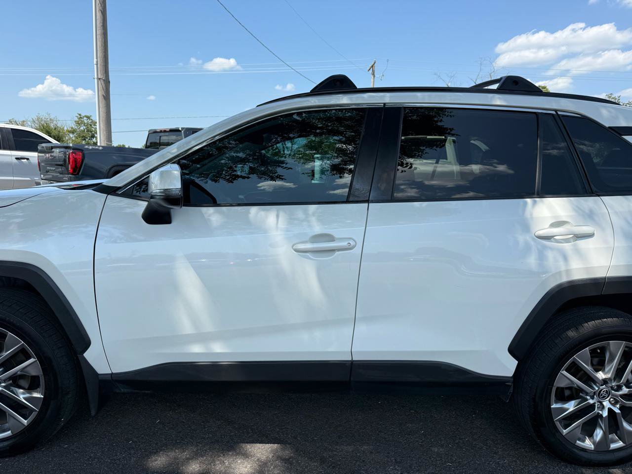 Used 2022 Toyota RAV4 XLE Premium FWD image 37