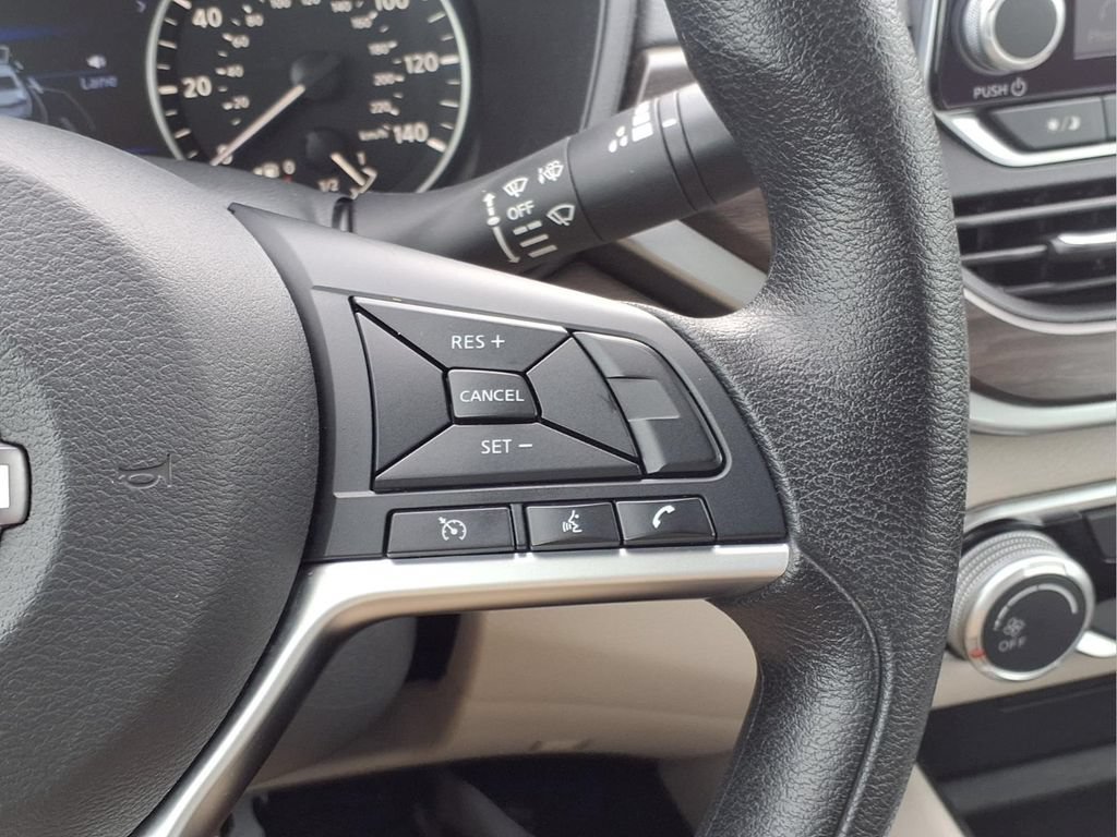 Used 2025 Nissan Altima 2.5 SV FWD image 17