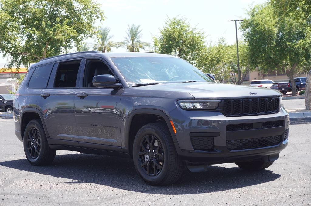 Used 2025 Jeep Grand Cherokee L Altitude RWD image 5