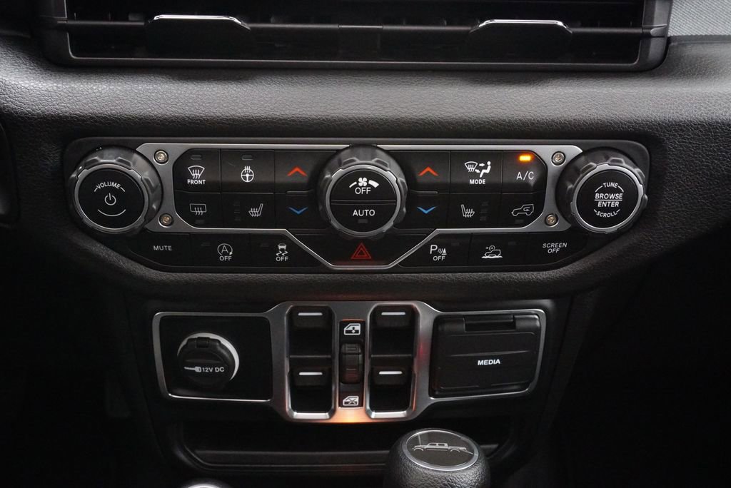 Used 2025 Jeep Gladiator Sport AWD/4WD image 14