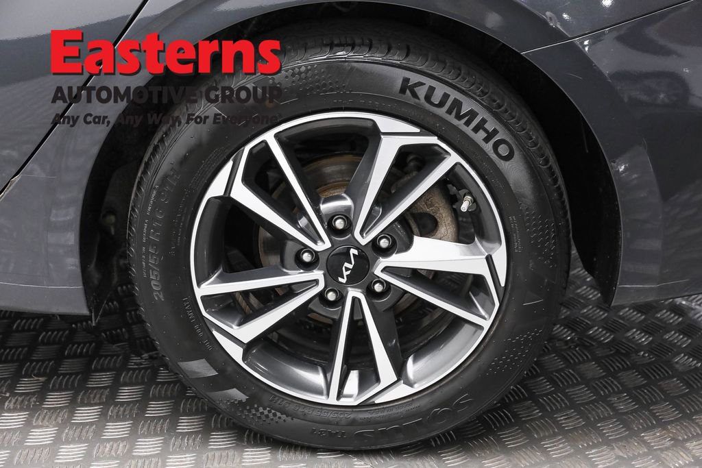 Used 2023 Kia Forte LXS image 8