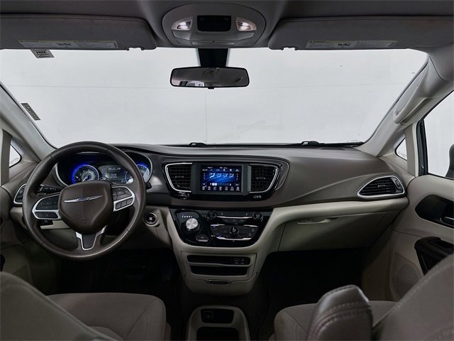 Used 2020 Chrysler Voyager LX image 20