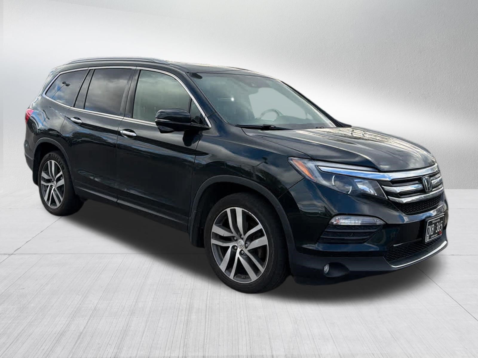 Used 2017 Honda Pilot Touring image 3