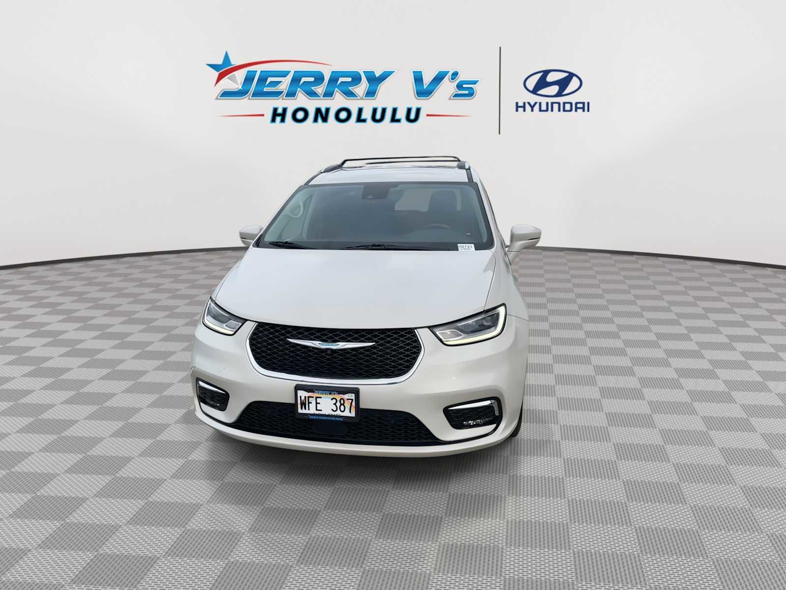 Used 2021 Chrysler Pacifica Touring-L image 3