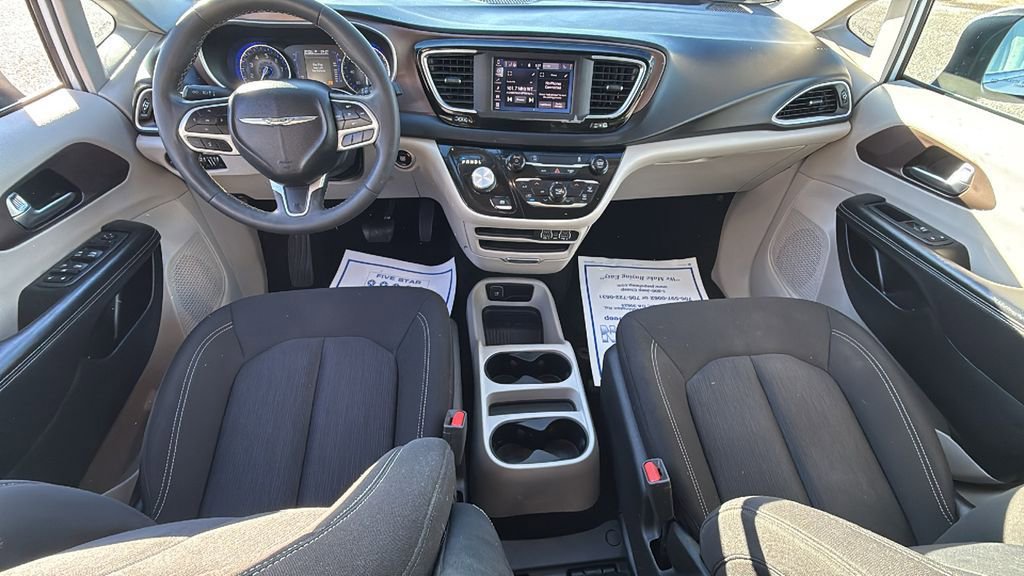 Used 2022 Chrysler Voyager LX image 14