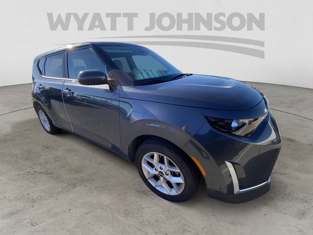 Used 2023 Kia Soul LX w/ LX Technology Package FWD image 12