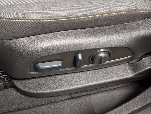 Used 2023 Chevrolet Equinox LT image 11