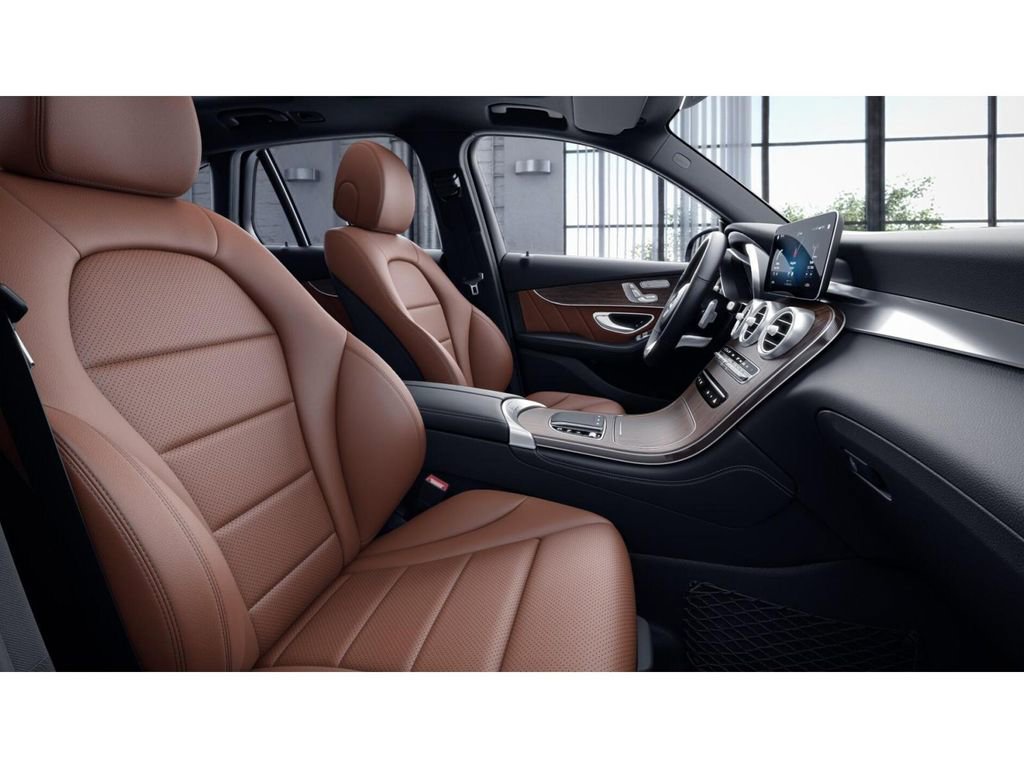 Used 2021 Mercedes-Benz GLC 300 4MATIC image 4