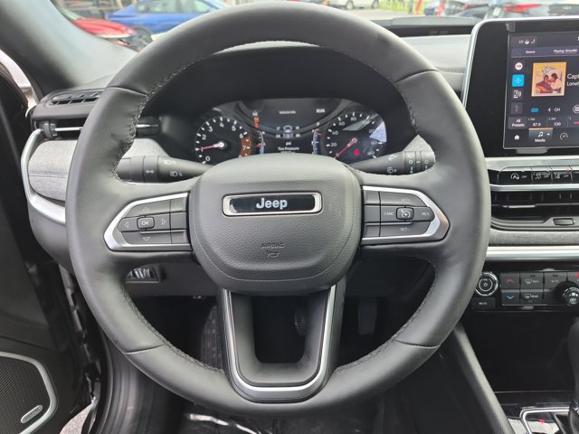 Used 2025 Jeep Compass Latitude w/ Sun & Sound Group AWD/4WD image 19