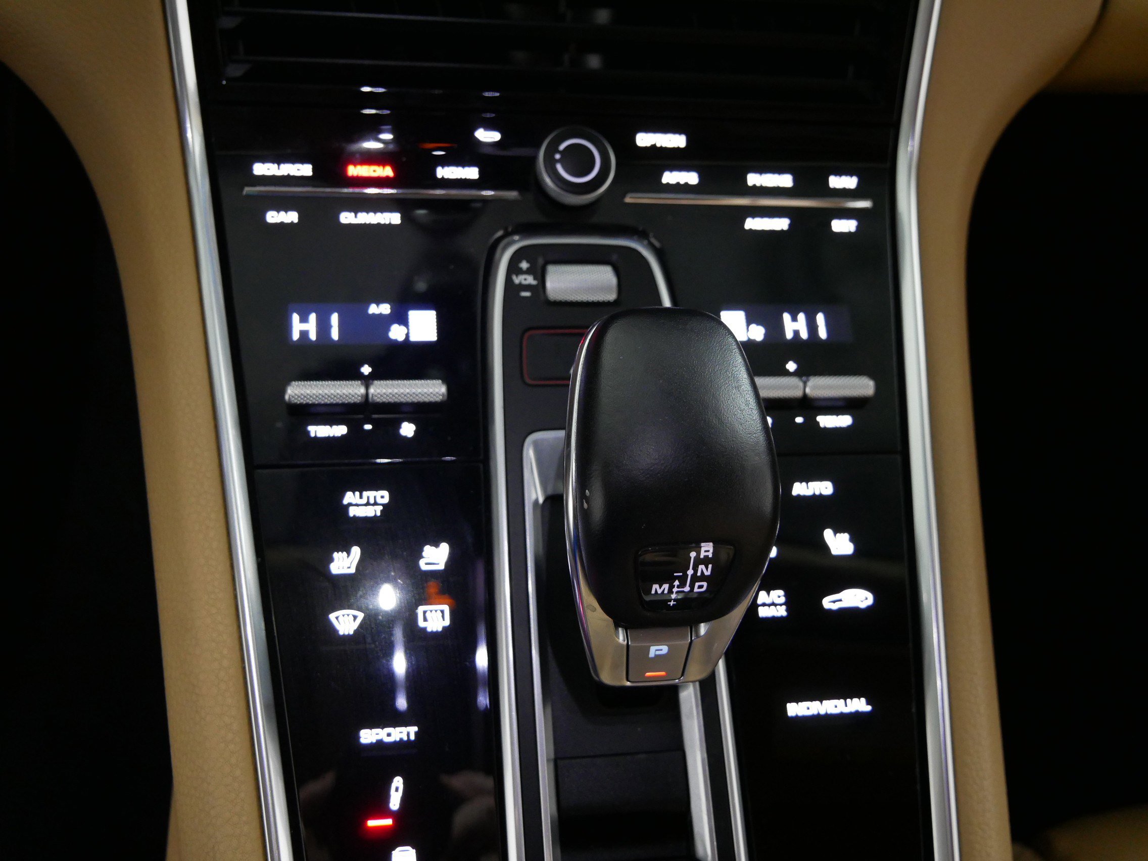 Used 2022 Porsche Panamera 4 image 23