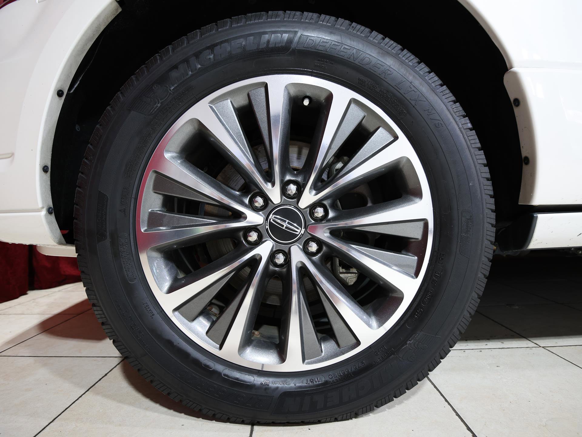 Used 2017 Lincoln Navigator Select image 7