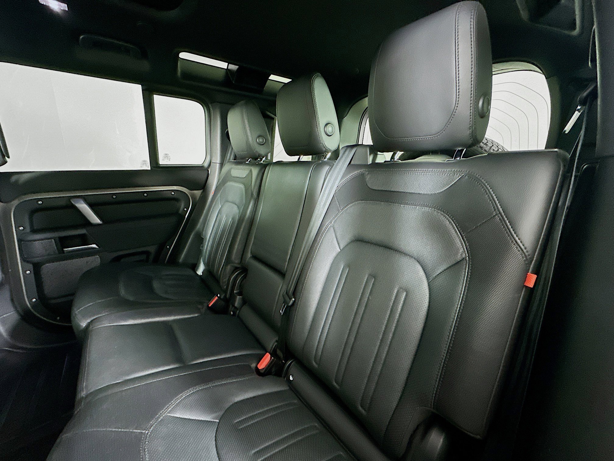 Used 2022 Land Rover Defender 110 X-Dynamic SE image 33