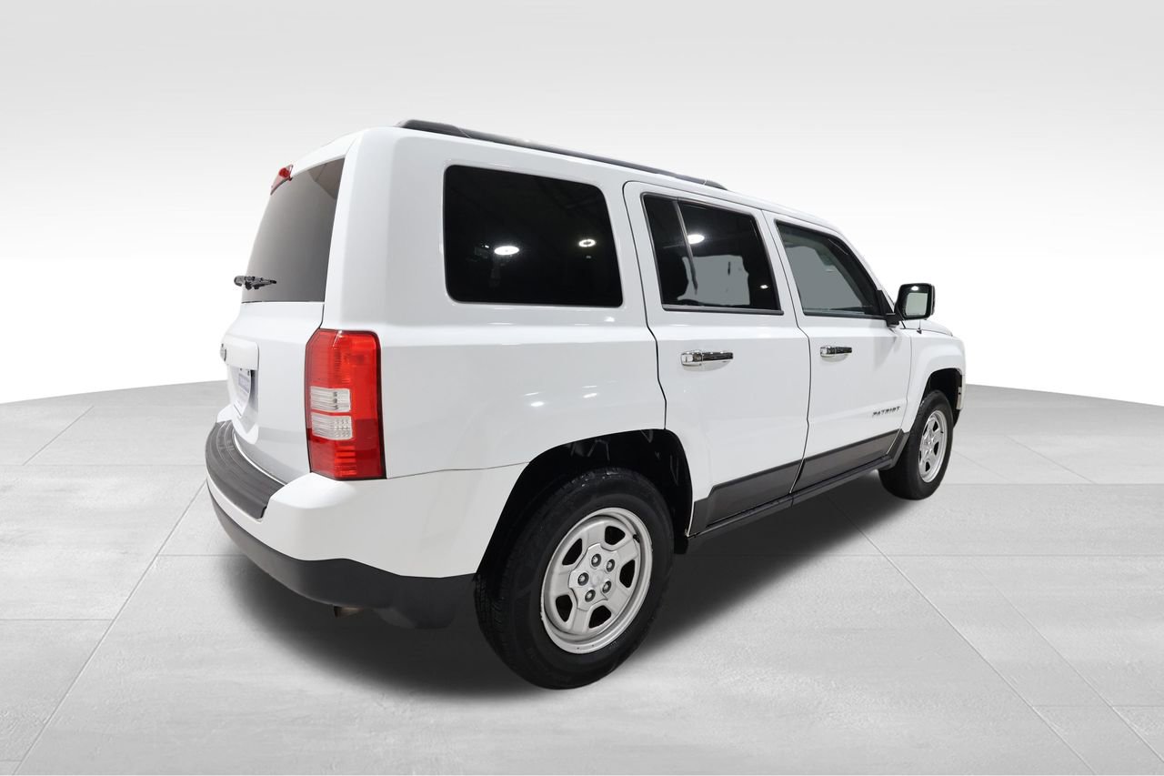 Used 2015 Jeep Patriot Sport w/ Power Value Group FWD image 3