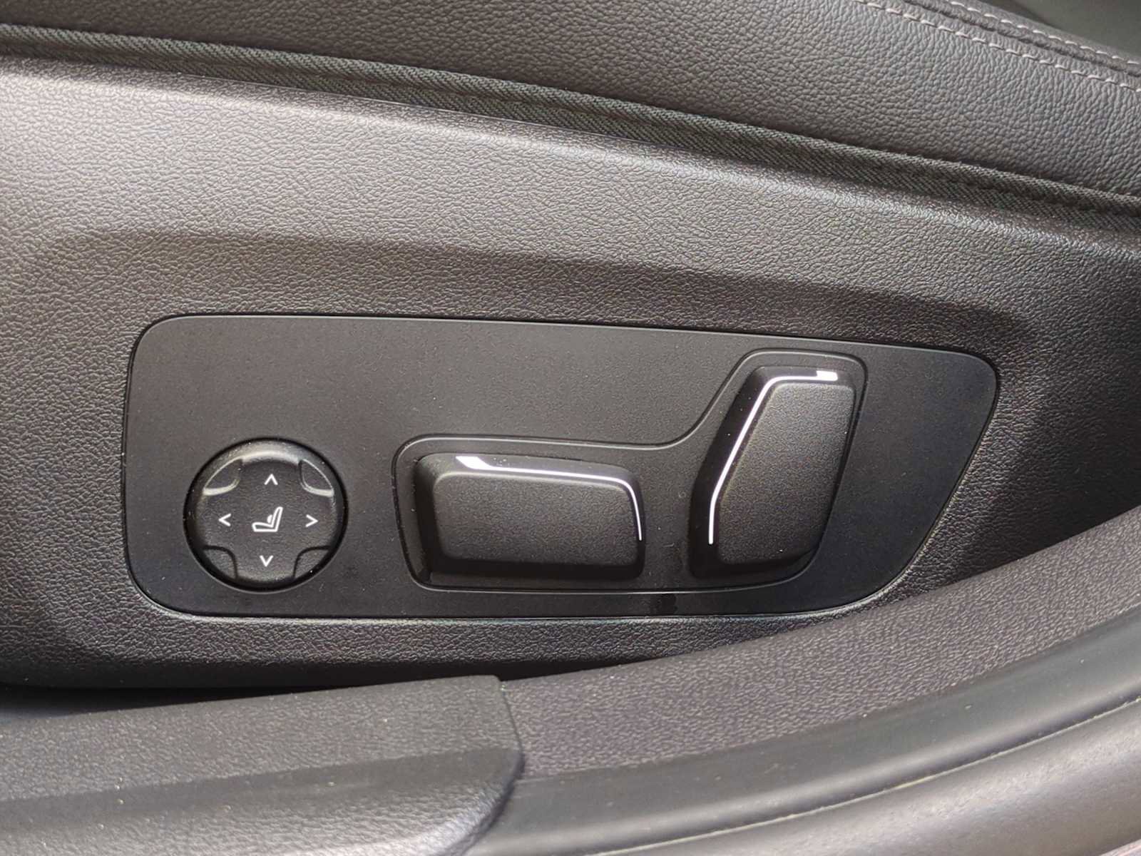 New 2025 BMW 330i xDrive Sedan w/ Premium Package image 17