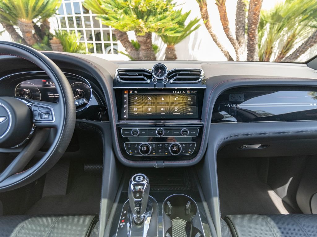 Used 2023 Bentley Bentayga Extended Wheelbase AWD/4WD image 33