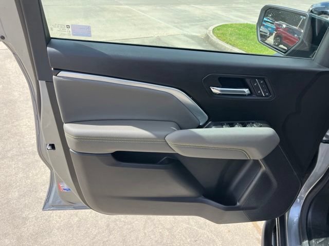New 2026 Chevrolet Colorado ZR2 w/ Technology Package AWD/4WD image 17