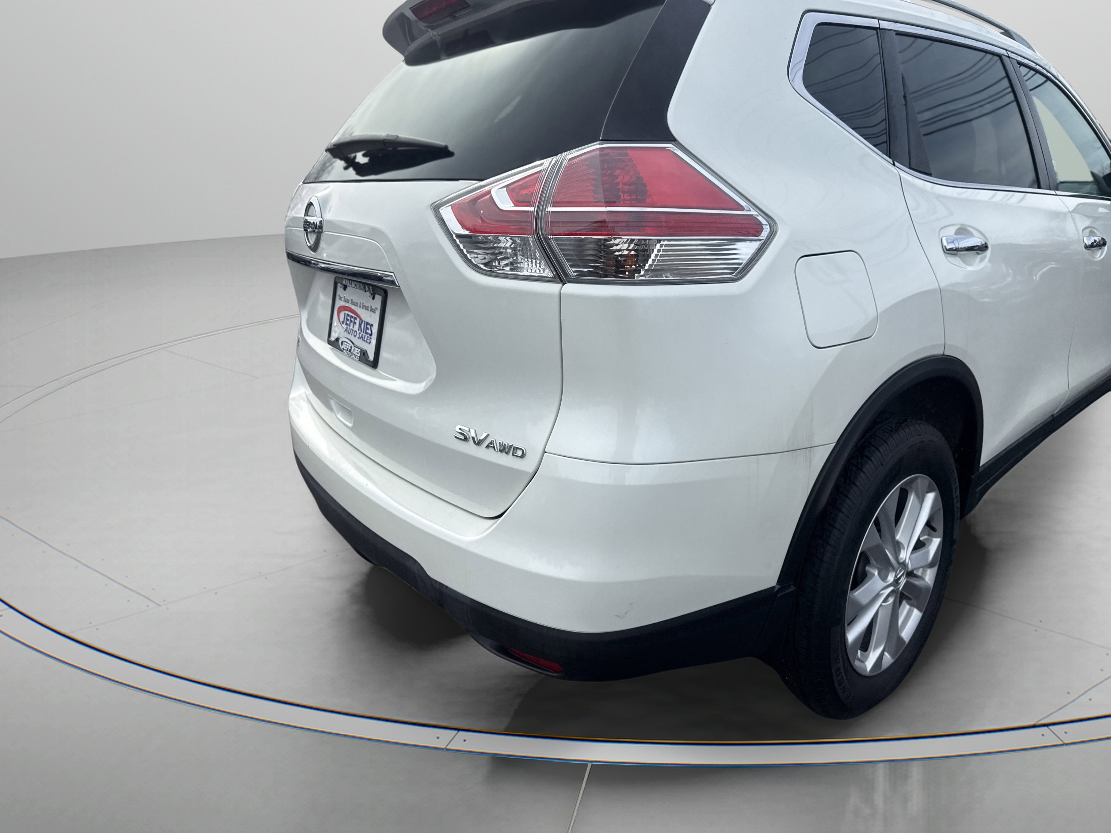Used 2016 Nissan Rogue SV w/ SV Premium Package image 5
