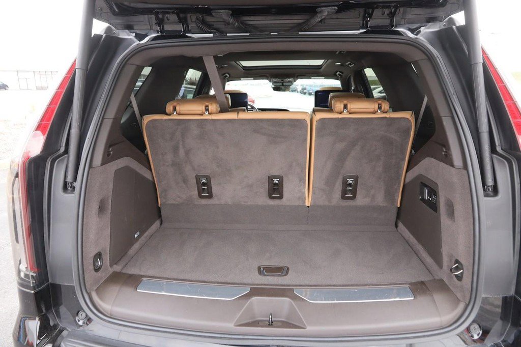 Used 2023 Cadillac Escalade Sport w/ Touring Package image 7