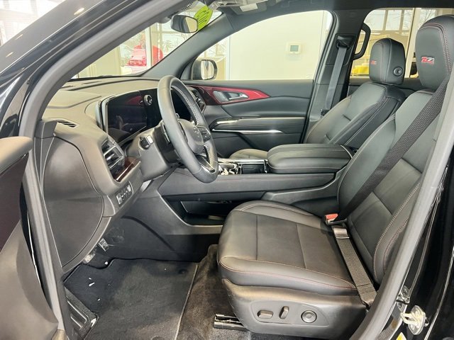 Used 2025 Chevrolet Traverse Z71 image 9