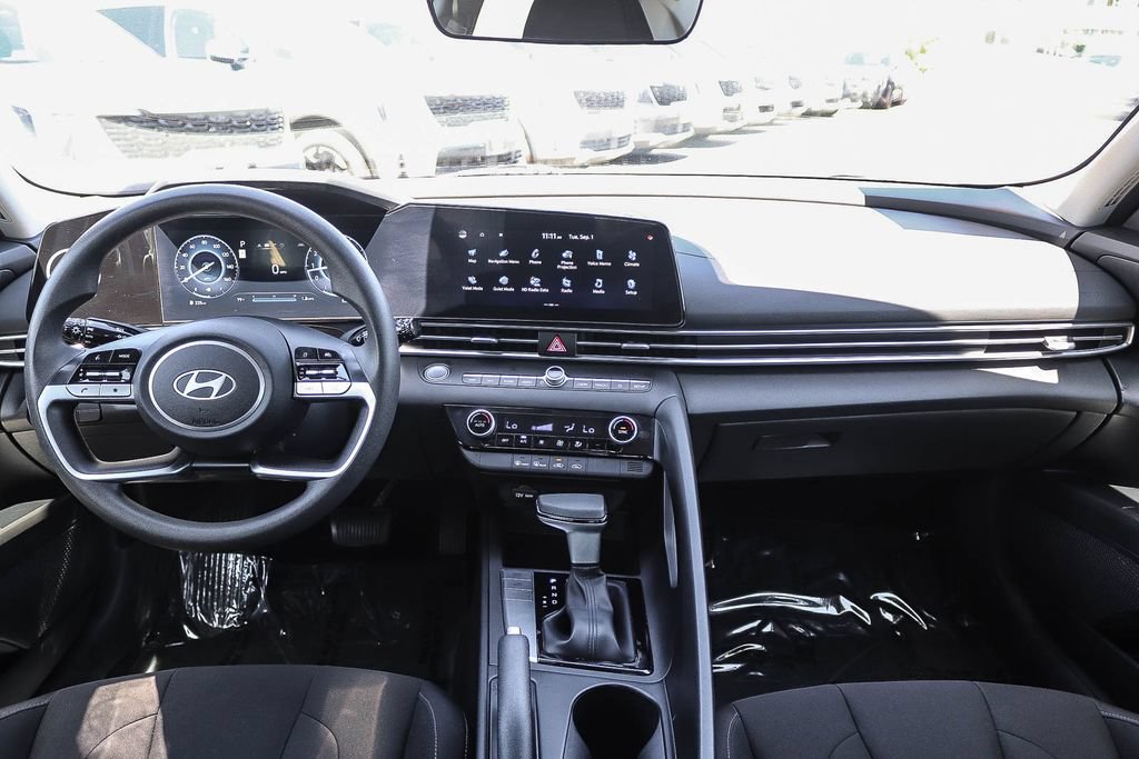 Used 2024 Hyundai Elantra SEL FWD image 12