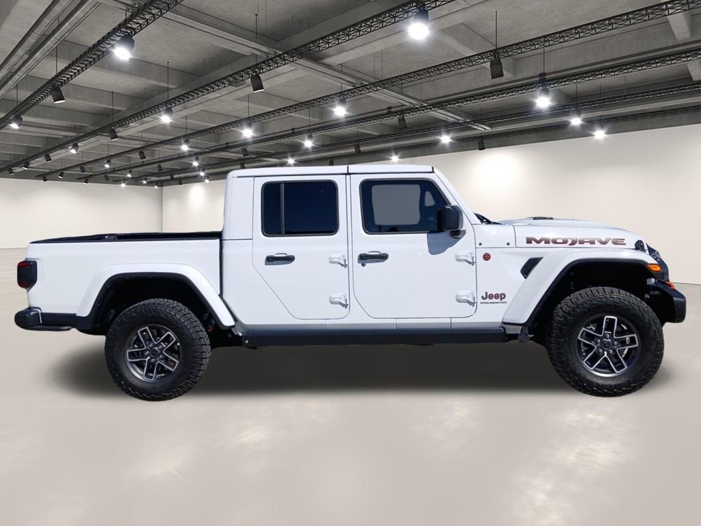 Used 2025 Jeep Gladiator Mojave AWD/4WD image 17