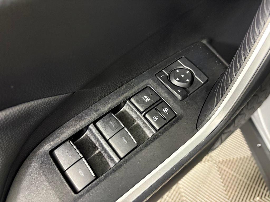 Used 2025 Toyota RAV4 XLE AWD/4WD image 12