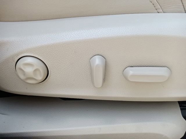 Used 2019 Buick Envision Essence FWD image 32
