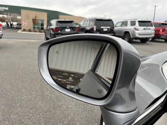 Used 2018 Chrysler Pacifica Touring-L image 28