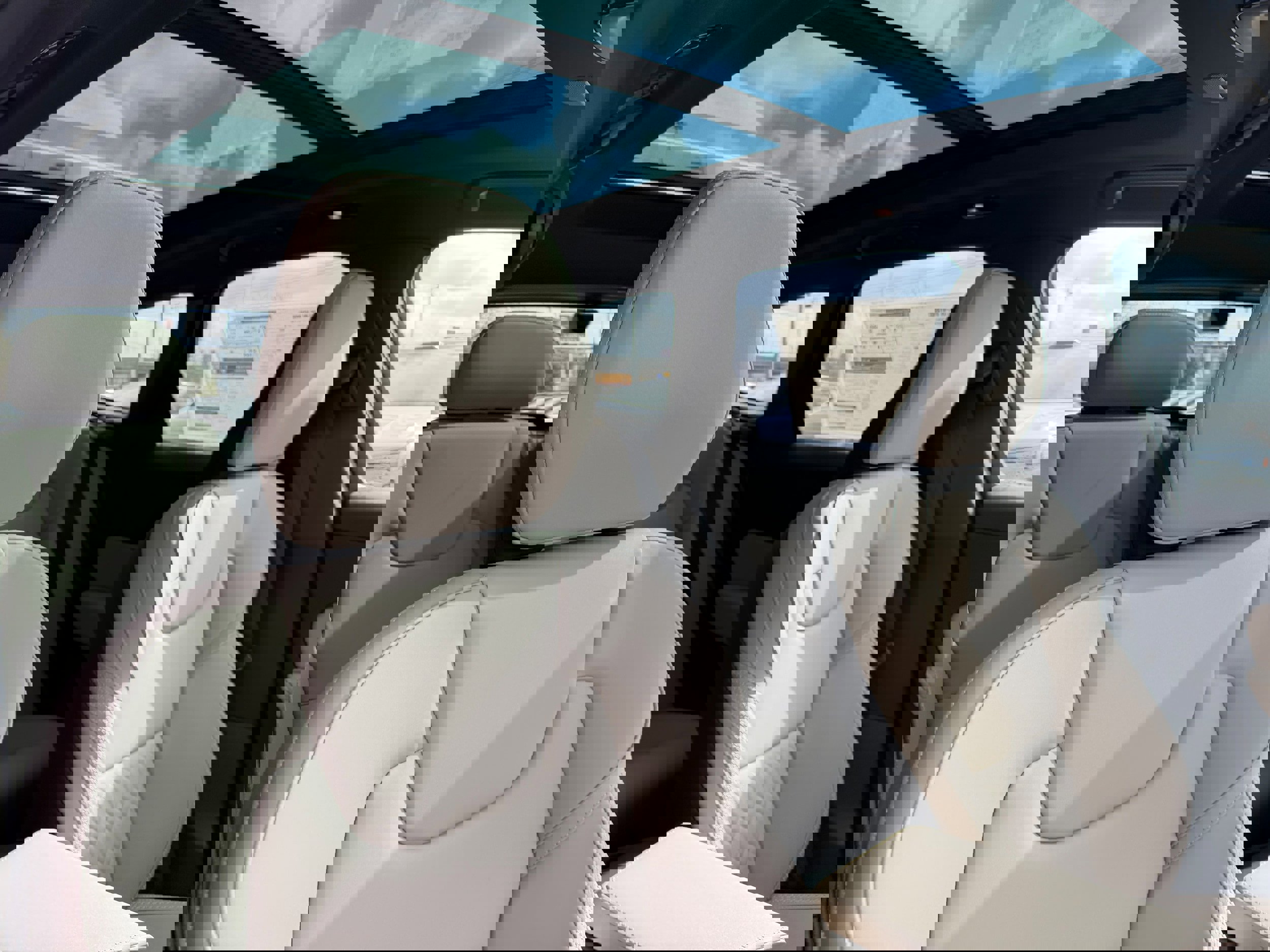 New 2026 Volvo XC60 T8 Plus w/ Protection Package Premier image 9