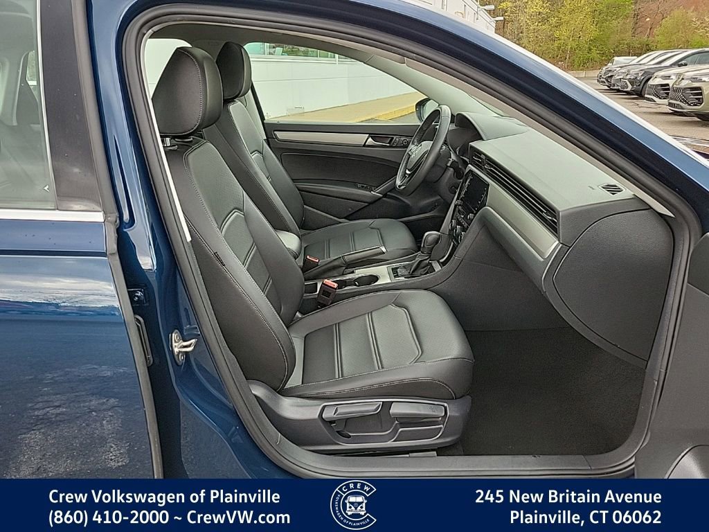 Certified 2022 Volkswagen Passat 2.0T SE FWD image 16
