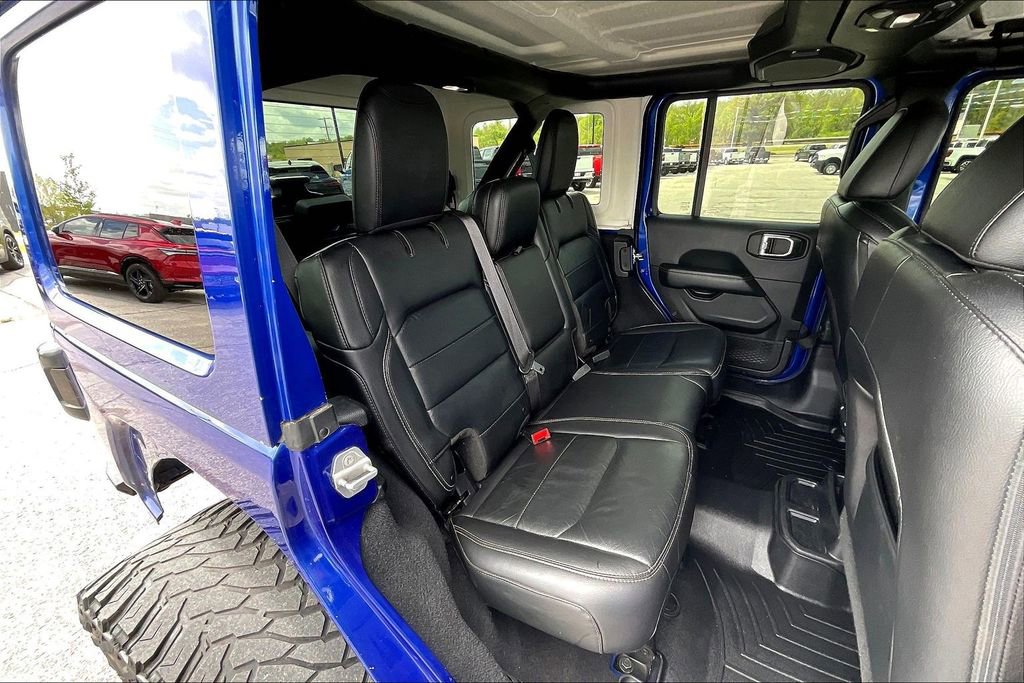 Used 2018 Jeep Wrangler Unlimited Sahara AWD/4WD image 29