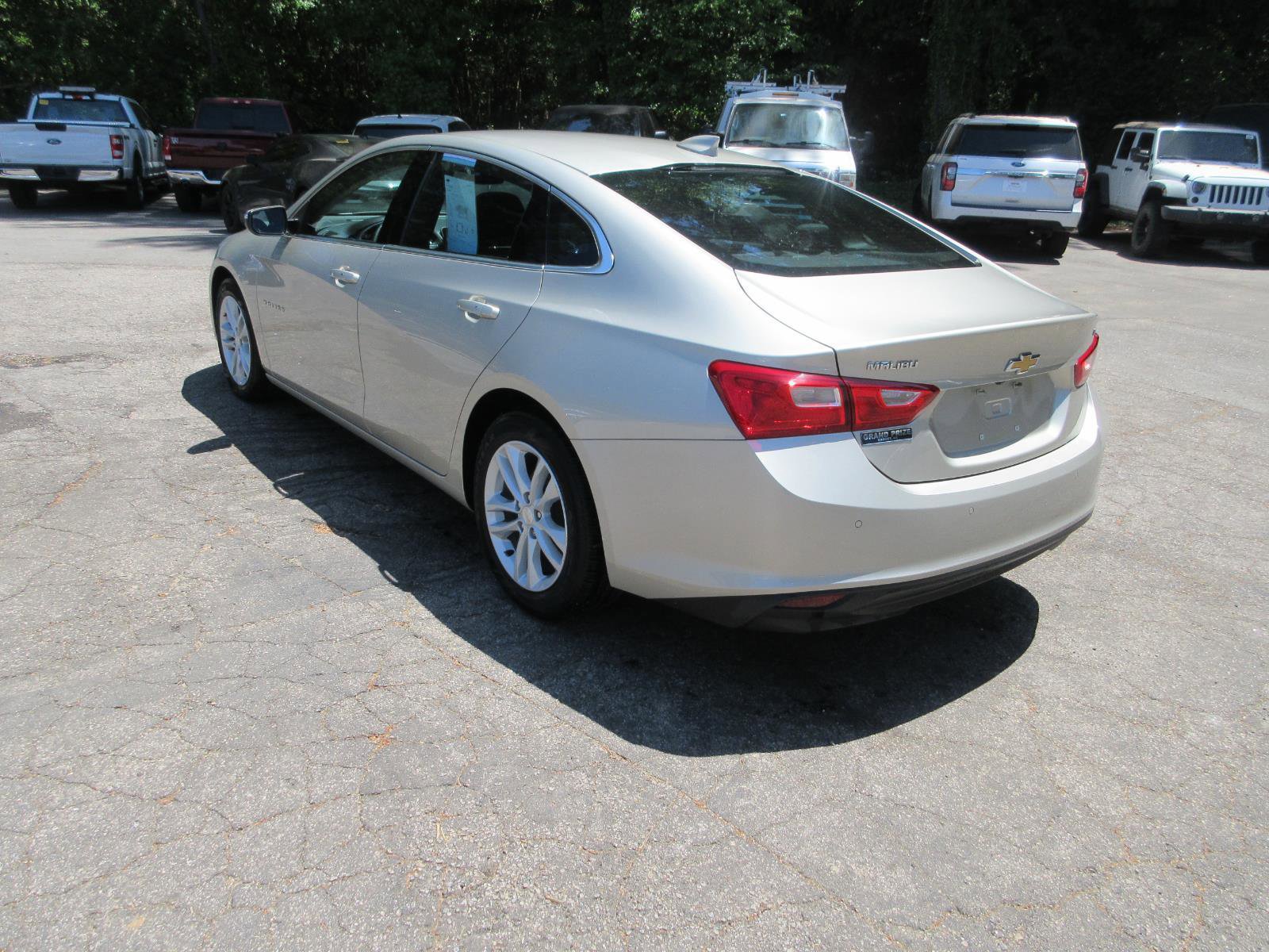 Used 2016 Chevrolet Malibu LT w/ Driver Confidence Package FWD image 3