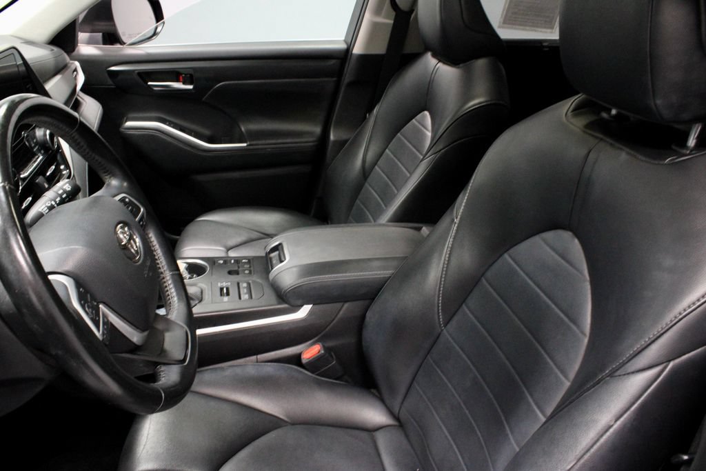 Used 2023 Toyota Highlander XLE AWD/4WD image 23