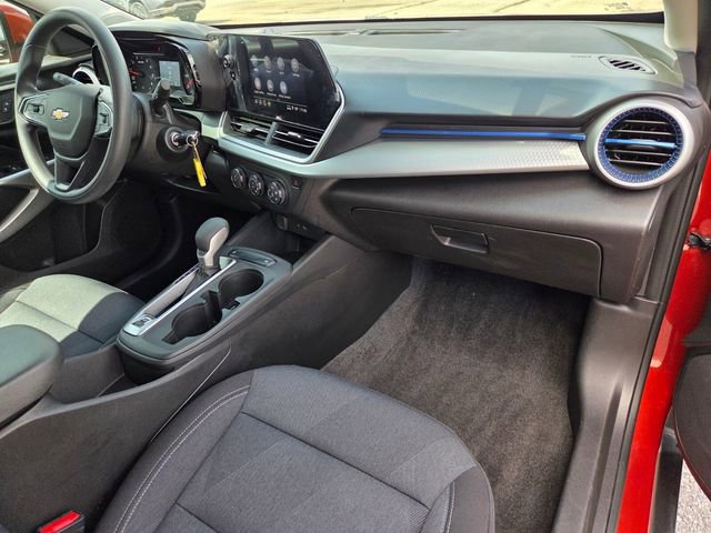 Used 2024 Chevrolet Trax LS w/ LS Convenience Package image 18