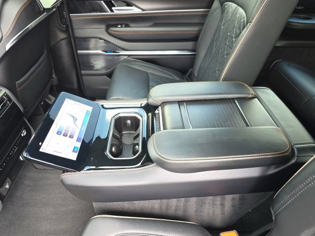 Used 2025 Jeep Grand Wagoneer L Series III w/ Rear Seat Video Group 1 AWD/4WD image 39