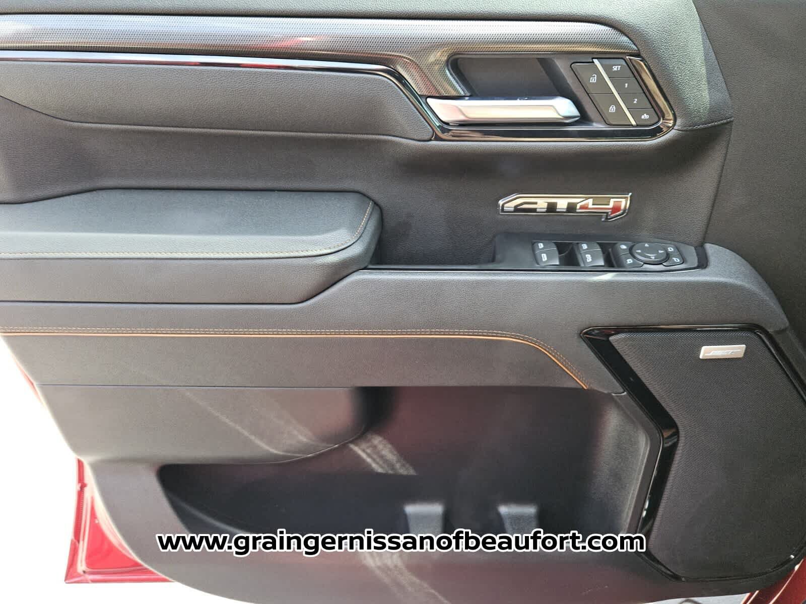 Used 2025 GMC Sierra 1500 AT4 w/ AT4 Premium Package AWD/4WD image 18