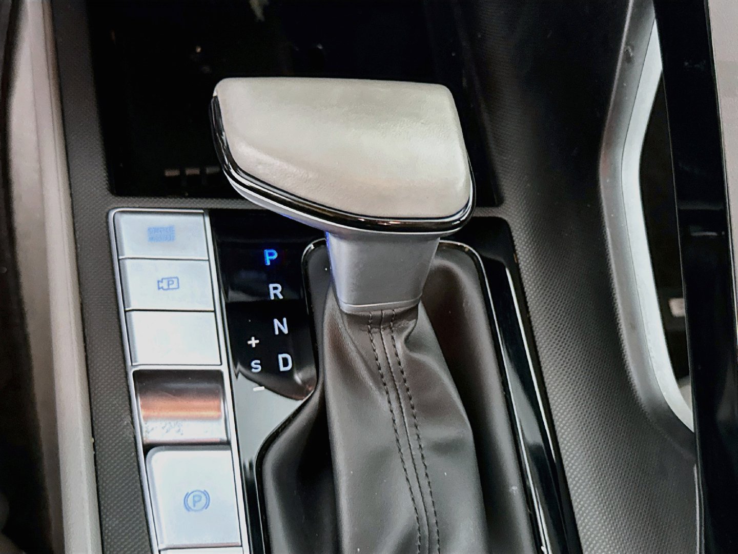 Used 2023 Hyundai Elantra SEL w/ Convenience Package FWD image 17