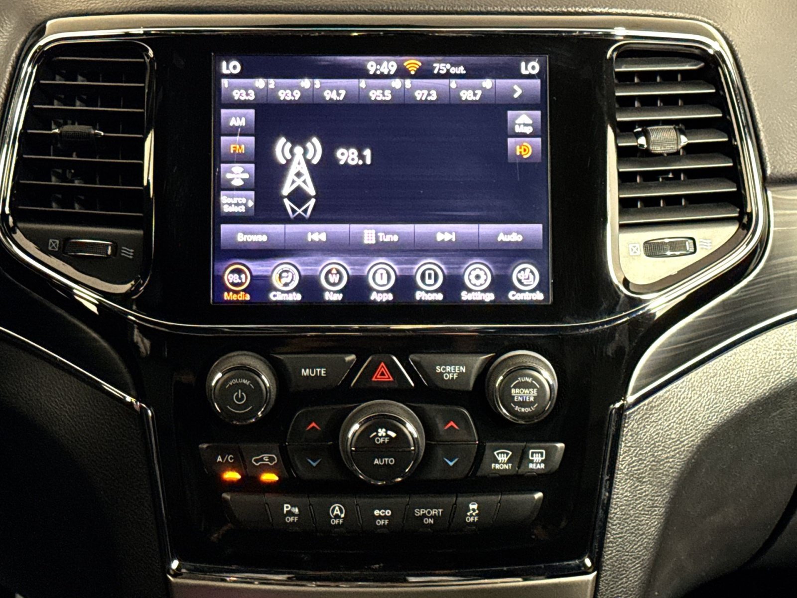 Used 2021 Jeep Grand Cherokee Limited AWD/4WD image 30