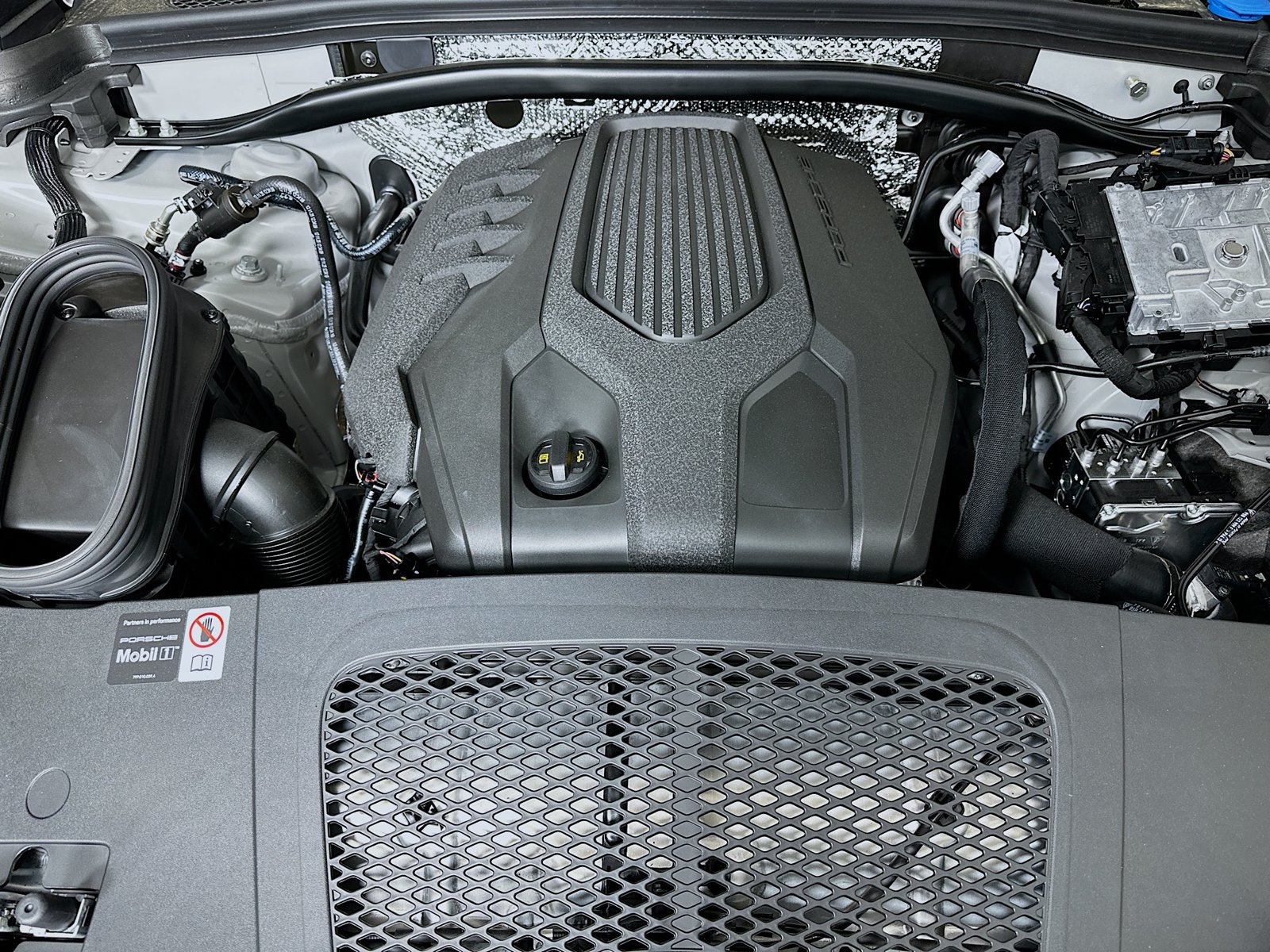 New 2026 Porsche Macan AWD/4WD image 12