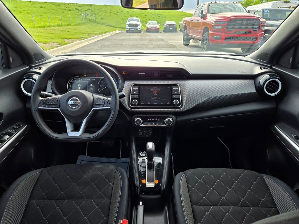 Used 2018 Nissan Kicks SV FWD image 13