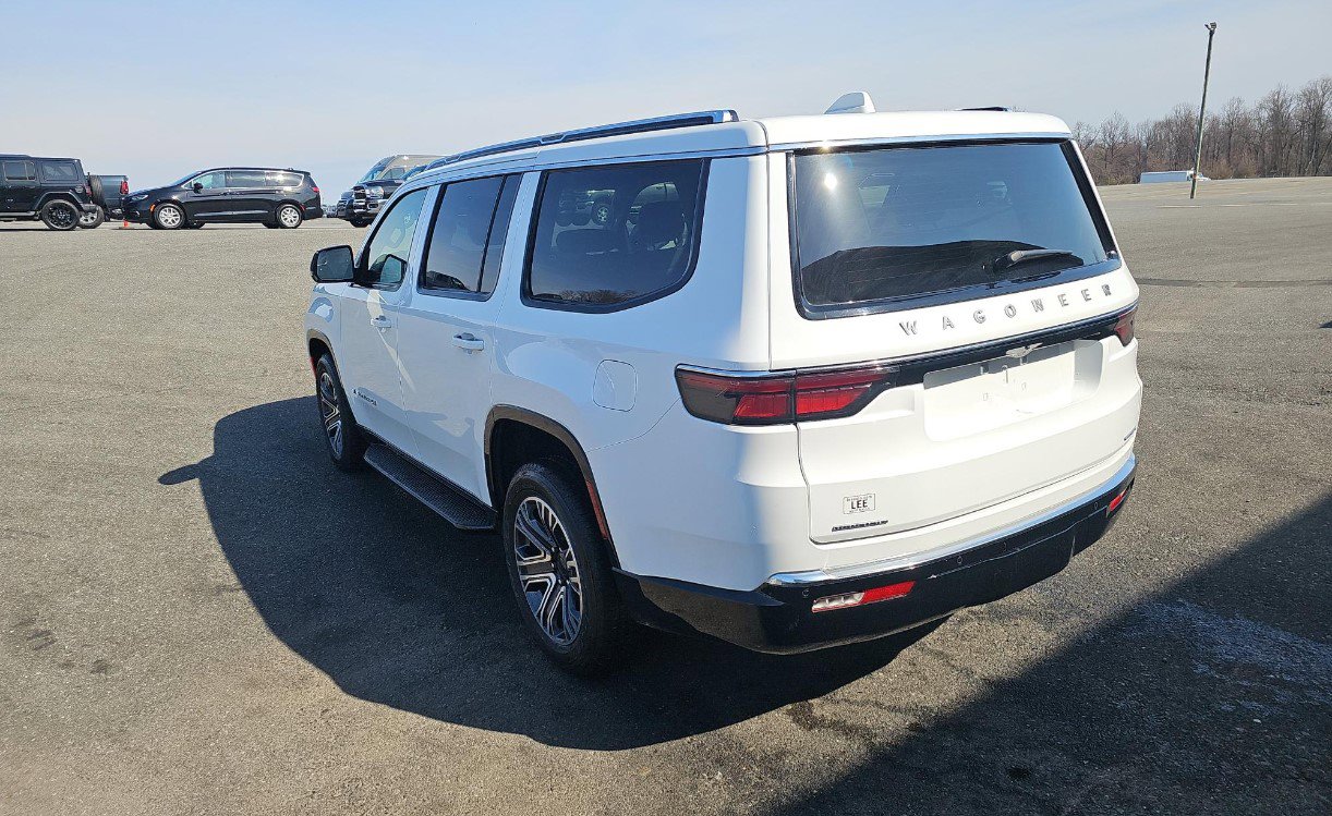 Used 2023 Jeep Wagoneer Series II w/ HD Trailer Tow Package image 6