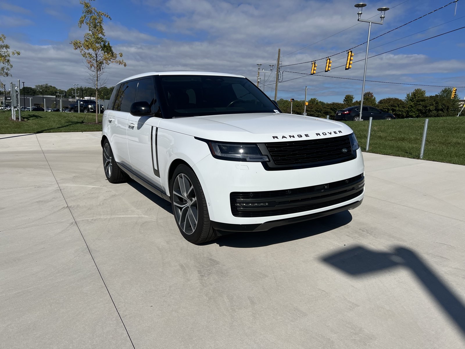 Used 2024 Land Rover Range Rover Long Wheelbase SE AWD/4WD image 1
