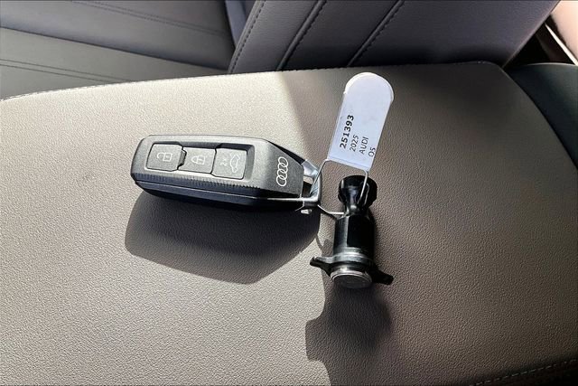 Used 2025 Audi Q5 Premium w/ Convenience Package image 35