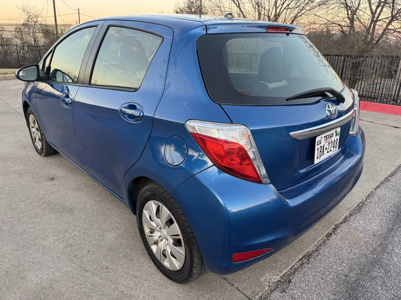 Used 2013 Toyota Yaris LE image 5