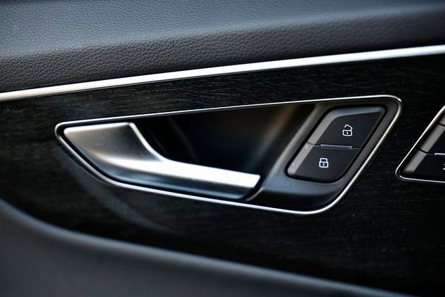 Used 2025 Audi Q7 3.0T Premium w/ Convenience Package image 16