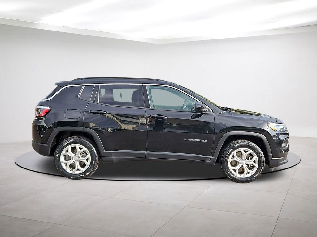 Used 2024 Jeep Compass Latitude image 8