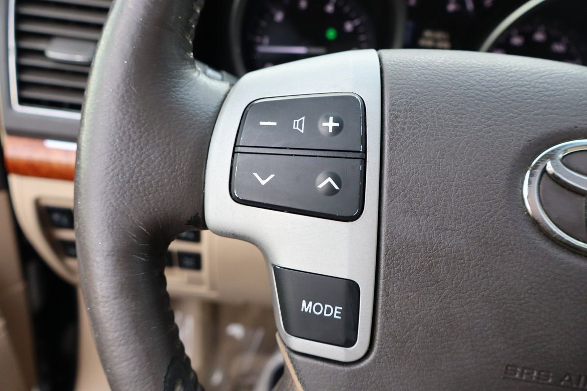 Used 2013 Toyota Land Cruiser image 13